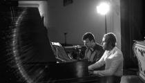 Os pianistas Luiz Gustavo Carvalho e Cristian Budu durante concerto em Tiradentes [Divulgação]