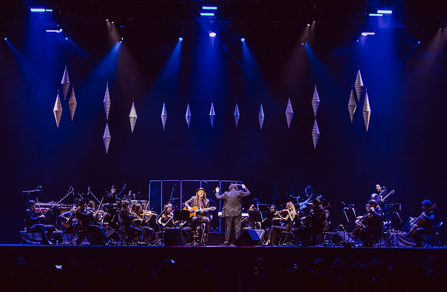 Orquestra Ouro Preto e Alceu Valença no espetáculo Valencianas (divulgação, Rapha Garcia) Orquestra Ouro Preto e Alceu Valença no espetáculo Valencianas (divulgação, Rapha Garcia)